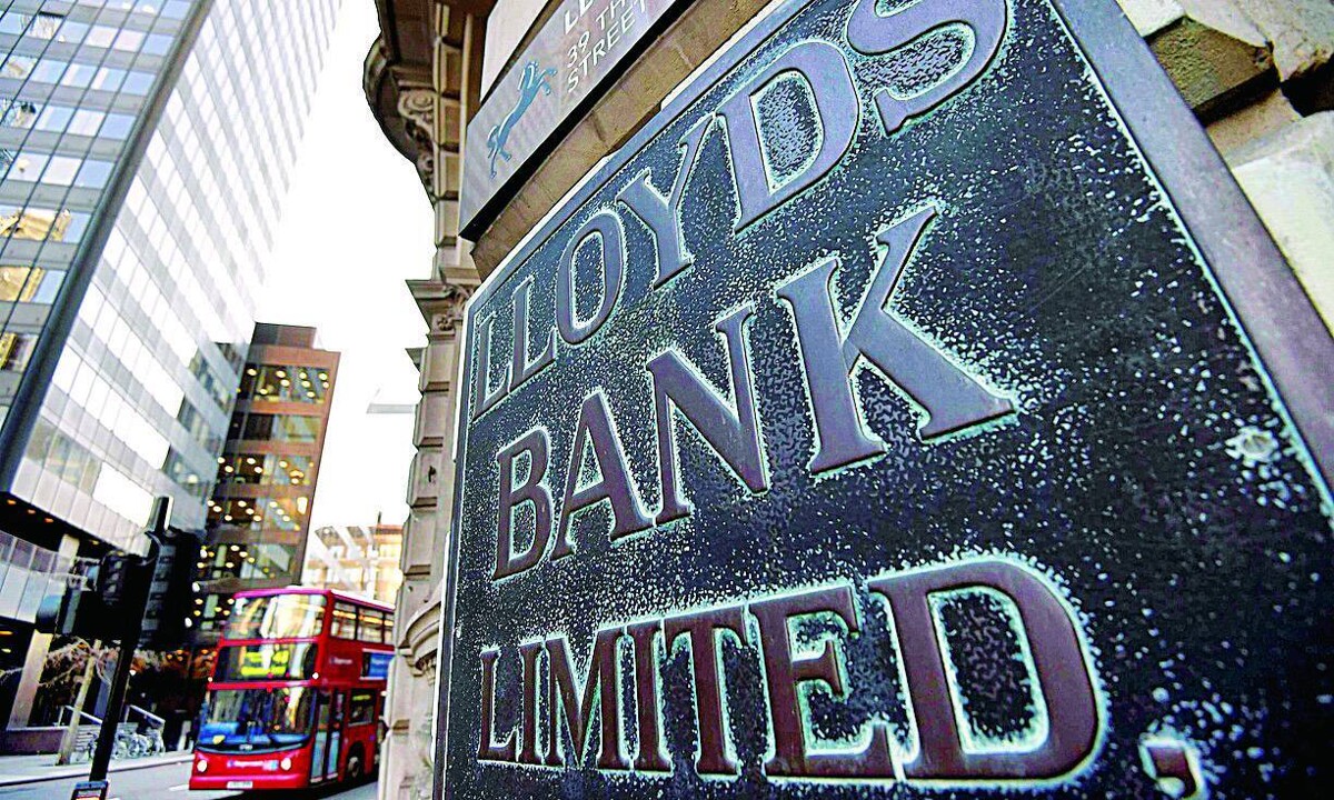 Группа Lloyds Banking сообщает о падении прибыли на 14% в первом полугодии