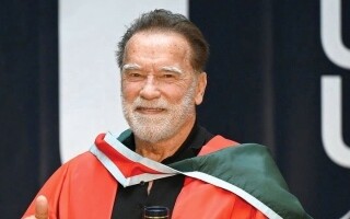 施瓦辛格获得阿尔斯特大学荣誉学位