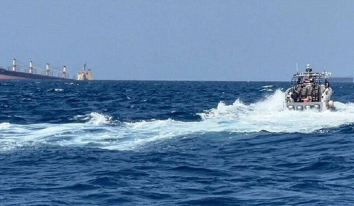 Британское коммерческое судно атаковано маленькой лодкой в Красном море