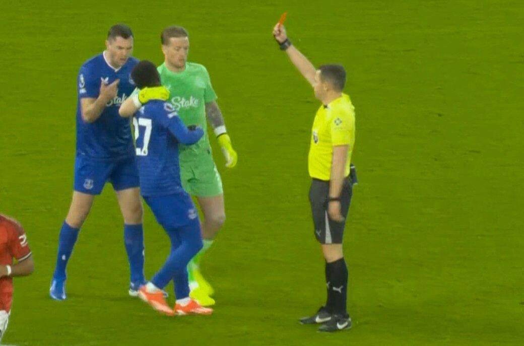 Strange Incident in Manchester United vs. Everton Match