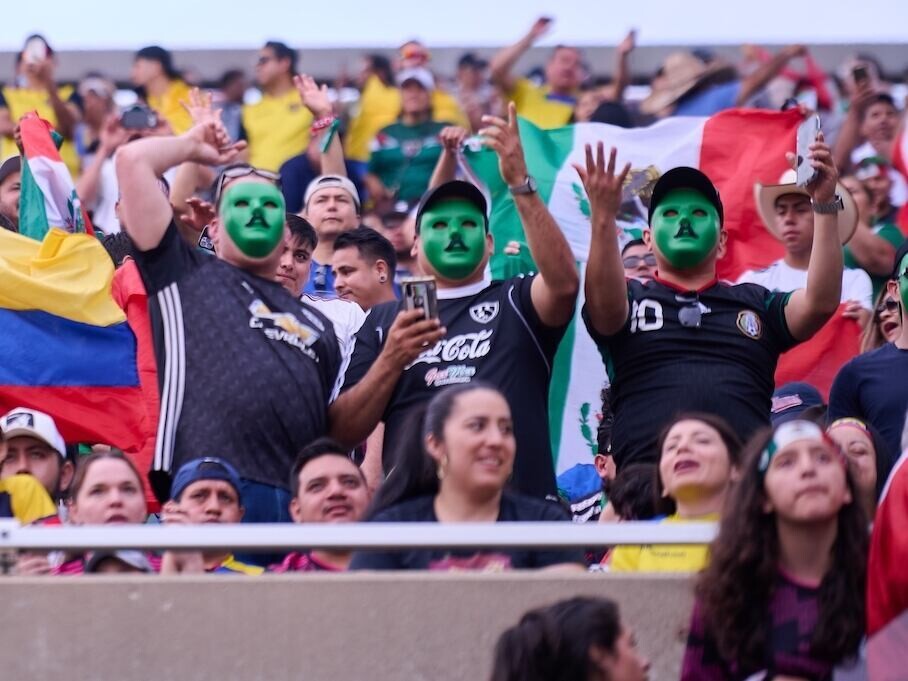 英国超级球迷出售房屋参加世界杯