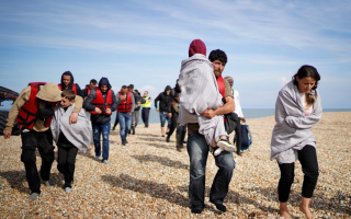 Великобритания вводит временный статус беженцев и увеличивает срок до получения ПМЖ до 20 лет