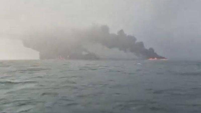 Столкновение нефтяного танкера в Великобритании вызывает продолжающийся пожар