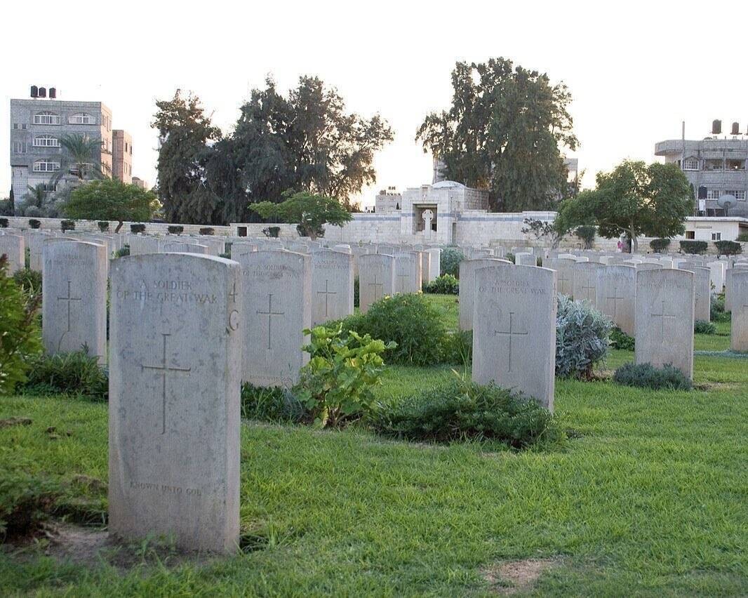 Волна гнева и шока в Великобритании