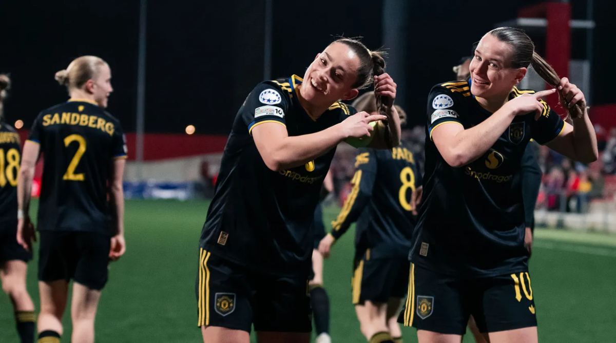 曼联球员嘲笑兑现剃发承诺的球迷