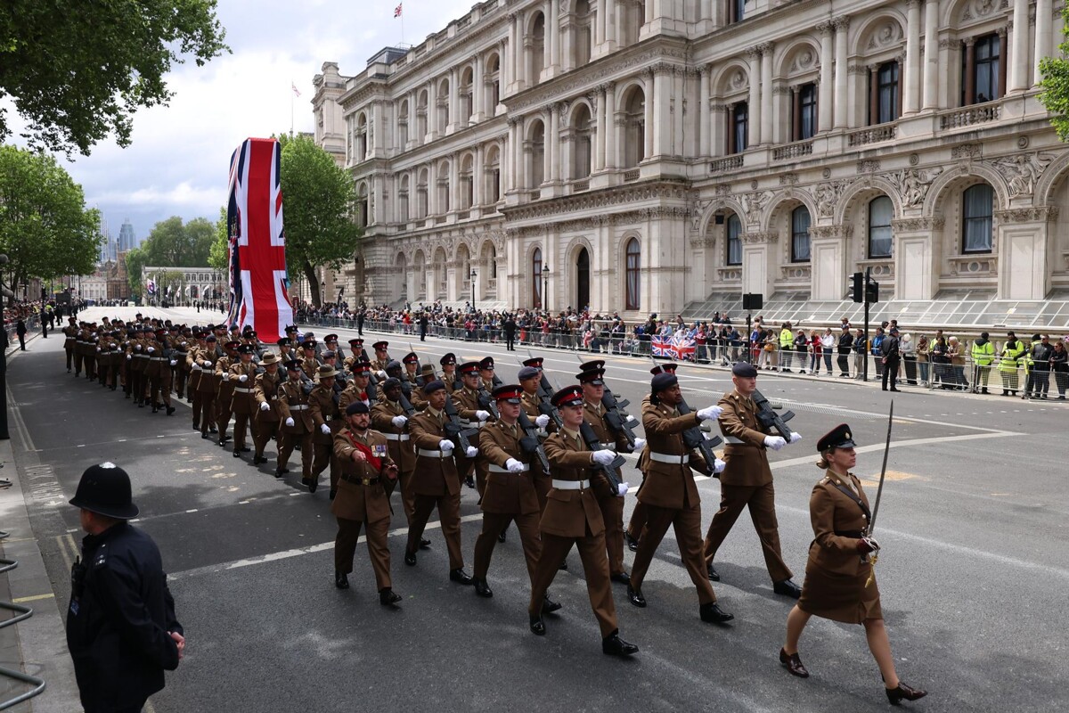 Royal Family Watches Aerial Display at Buckingham