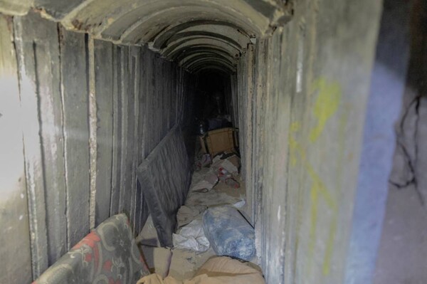 UK and US Discuss Disarming Hamas on Irish Model