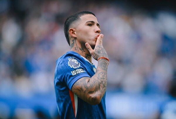 Chelsea Draws with Newcastle, Falls Further Behind Premier League Leader