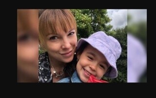 Мать шокирована отказом в паспорте для дочери по имени Халиси
