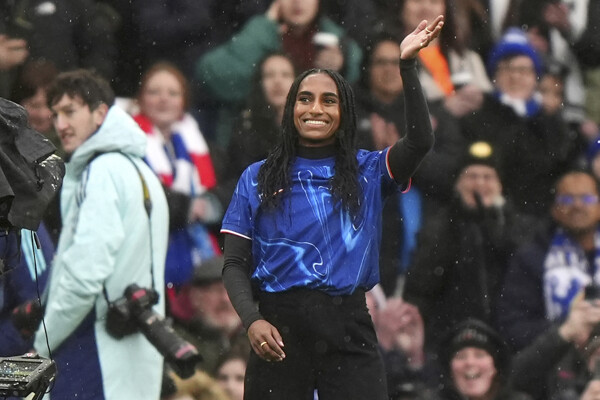 Chelsea Signs Naomi Girma for Record Fee