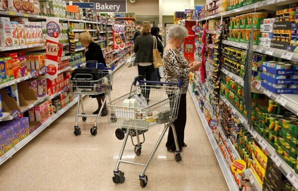 UK Inflation Falls to 3.2%