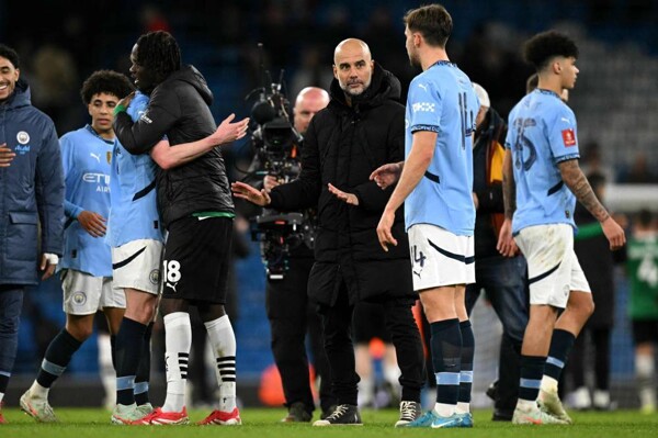 Manchester City Fans React to Mika Richards' Comments