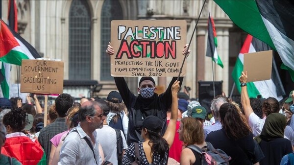 英国：反武器抗议者面临大规模逮捕