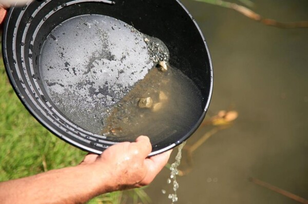 British Mint Extracts Gold from Electronic Waste