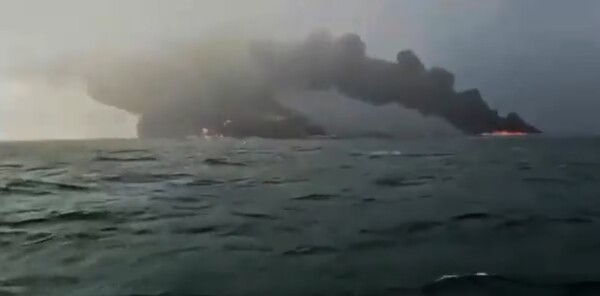 Столкновение между нефтяным танкером и грузовым кораблем у Халла