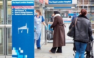 Британским больницам рекомендуют сократиться для спасения Национальной службы здравоохранения