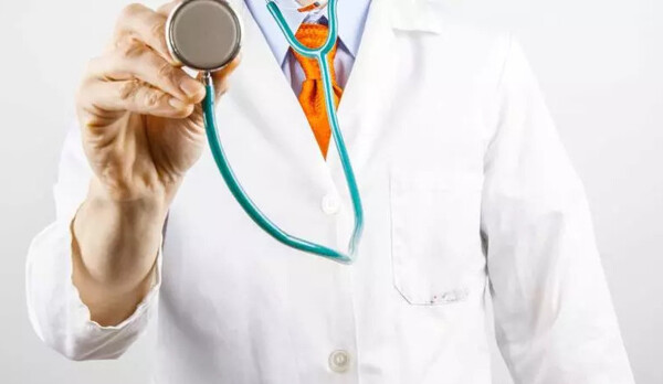 Британского врача обвиняют в насилии над 38 пациентами, включая ребенка