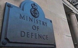 美国开始使用英国军事基地对伊朗采取行动