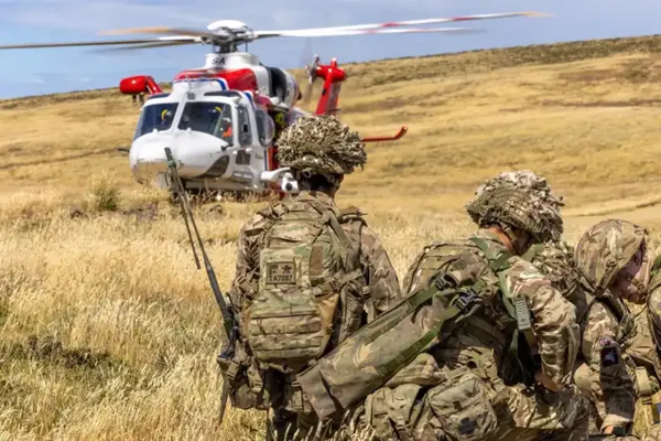 英国在福克兰群岛进行军事演习，引发阿根廷反对