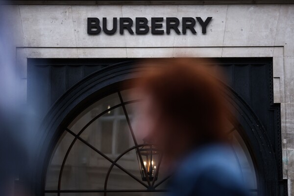 Burberry нацелена на увеличение продаж через фокус на дизайне