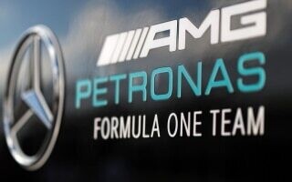 Команда Mercedes сообщила полиции о угрозе саботажа автомобиля Льюиса Хэмилтона