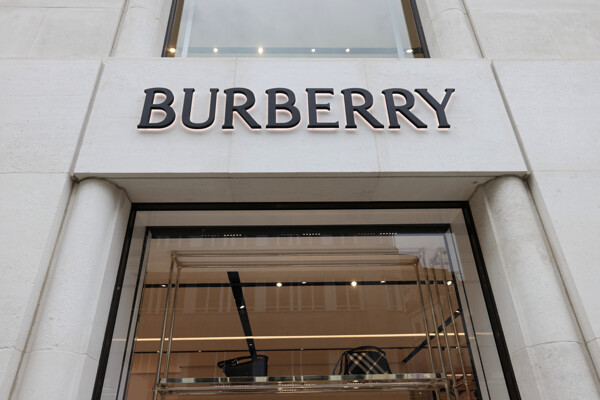 Акции Burberry выросли на 16%