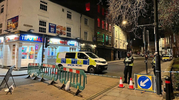 汽车在德比撞向行人，七人受伤