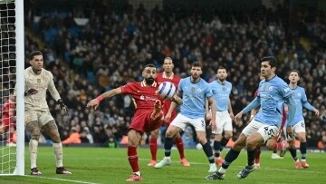 Ливерпуль одерживает победу над Манчестер Сити 2-0