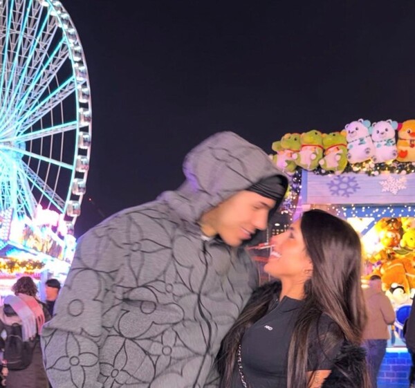 Fernandez Family Celebrates Christmas in London