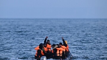 Первые рейсы депортации в Руанду: Британское правительство начнет сбор беженцев