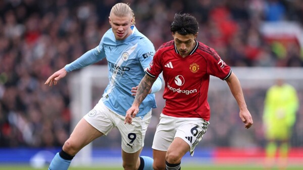 Martínez Challenges Scholes After Victory Over Manchester City