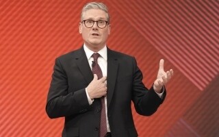Лидер Лейбористской партии сталкивается с трудными вопросами о повышении налогов во время дебатов