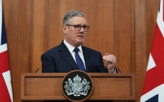 英国将召集30多个国家讨论霍尔木兹海峡局势