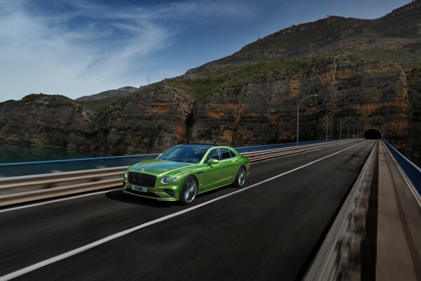Бентли представляет новый Flying Spur