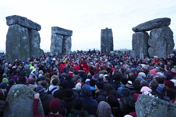 Thousands Gather at Stonehenge for Winter Solstice Celebration
