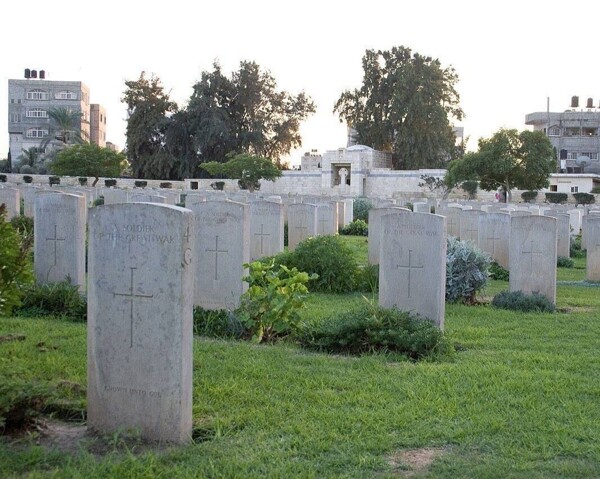 Волна гнева и шока в Великобритании