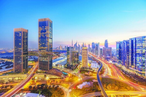 为什么年轻人离开英国去国外工作？