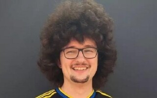 曼联球迷在长期等待后准备理发