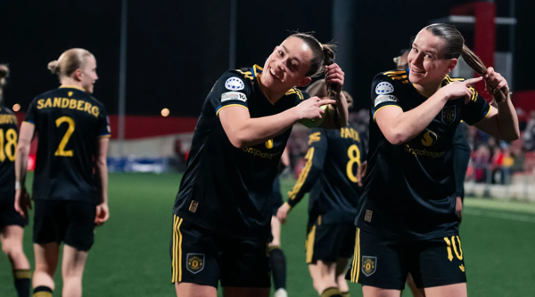 曼联球员嘲笑兑现剃发承诺的球迷