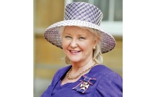 安吉拉·凯利：不止是女王的仆人