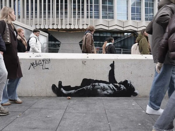 Banksy in London: Christmas Murals on Social Inequality