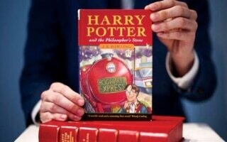 Редкое первое издание книги 'Гарри Поттер' продано за более чем £45,000